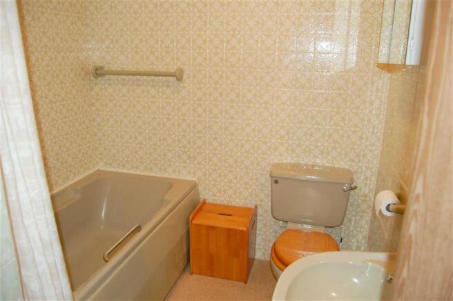 TILED THREE-PIECE BA