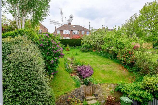 4 bed Semi-Detached for sale Image 4