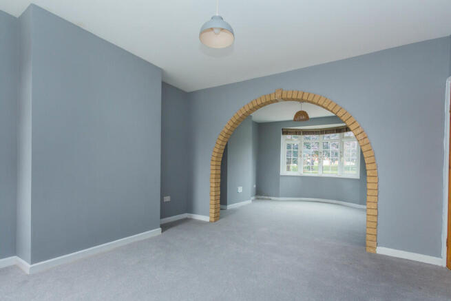 Lounge/Dining Roo...