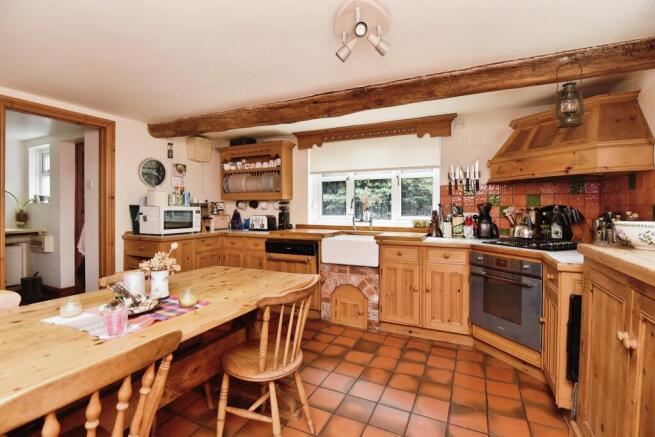 Farmhouse Style Kitchen: