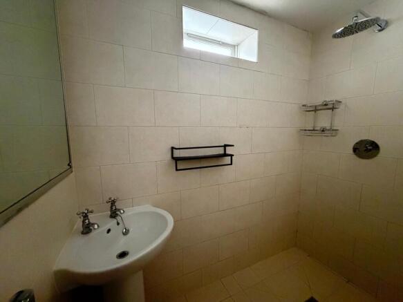 1 bed House for sale Image 5