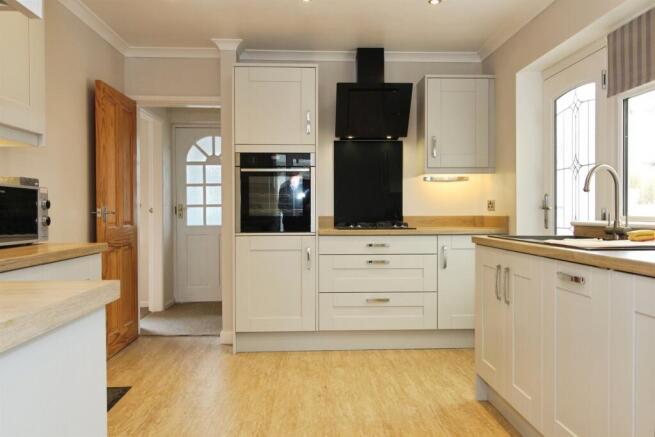 3 bed Semi-Detached for sale Image 5