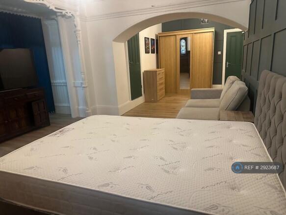 1 bed House Share to rent Image 11