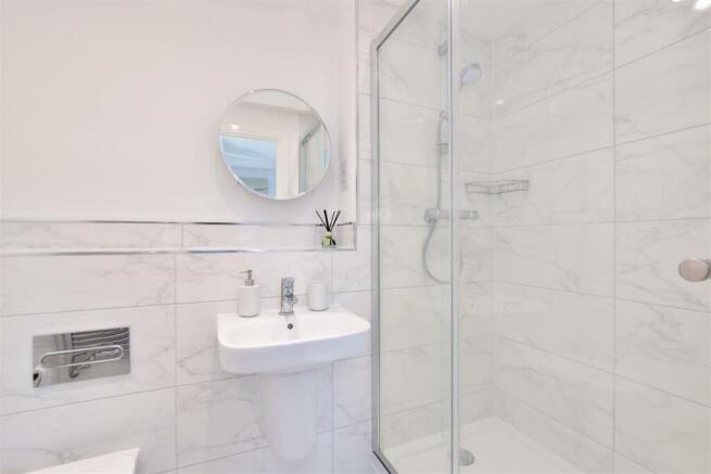 ensuite.jpg