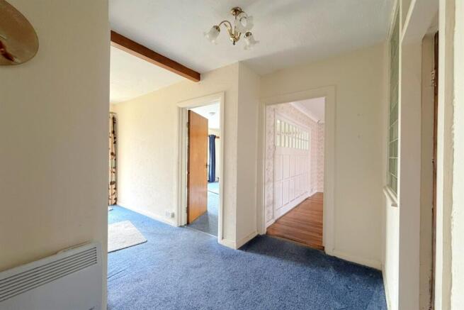 5 bed Detached for sale Image 8