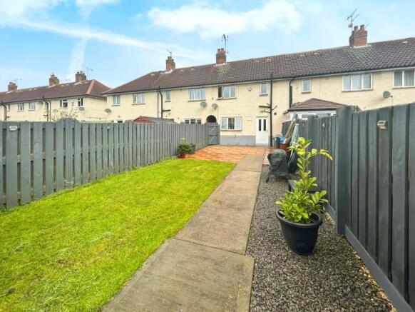 2 bed Terraced to rent Image 10