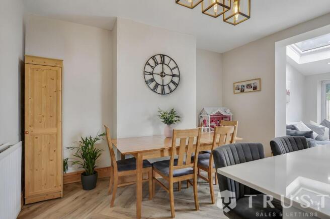 3 bed Semi-Detached for sale Image 8