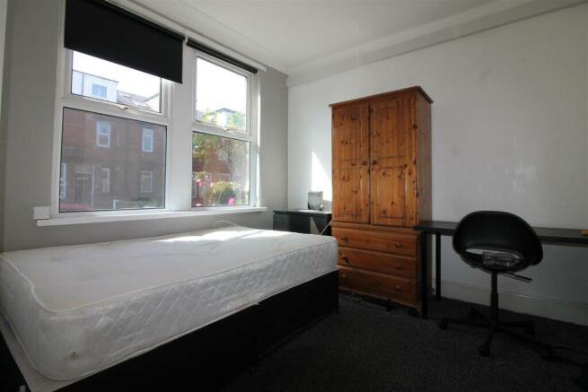 6 bed House to rent Image 7