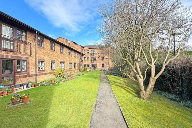 2 bed Flat for sale Image 11