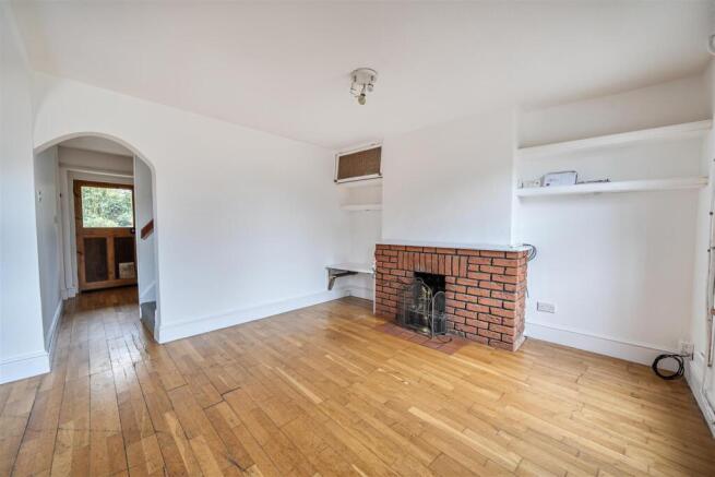 25 High Street, Silverstone  (2).jpg