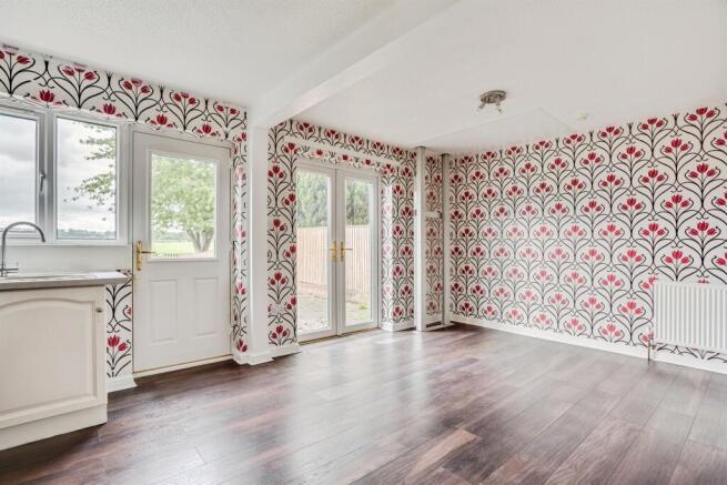 3 bed Semi-Detached for sale Image 4