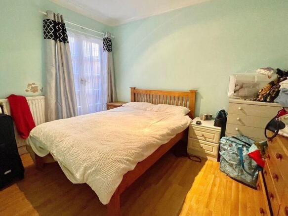 Bedroom/Sittin...