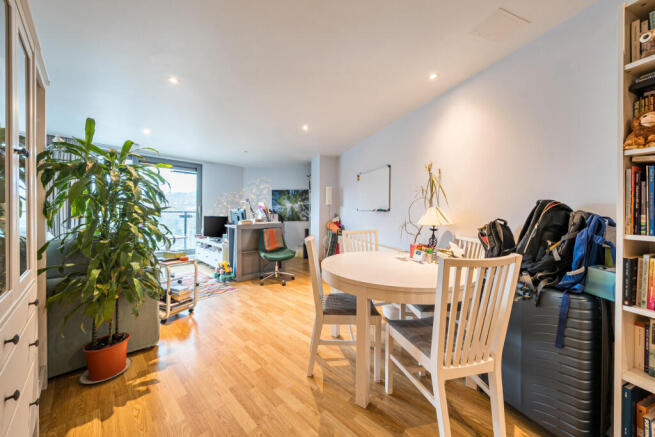 1409692-8-698f3a4...