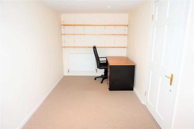 PLAY ROOM / STUDY :
