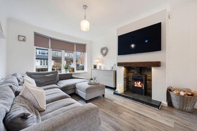 Lounge / Dining Area