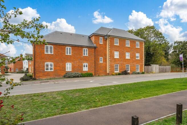 2-bed flat on Goldfinch Close, Wymondham, £180,000