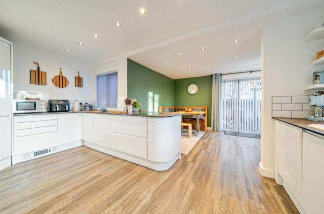 1396356-10-695eafcd2f1ba