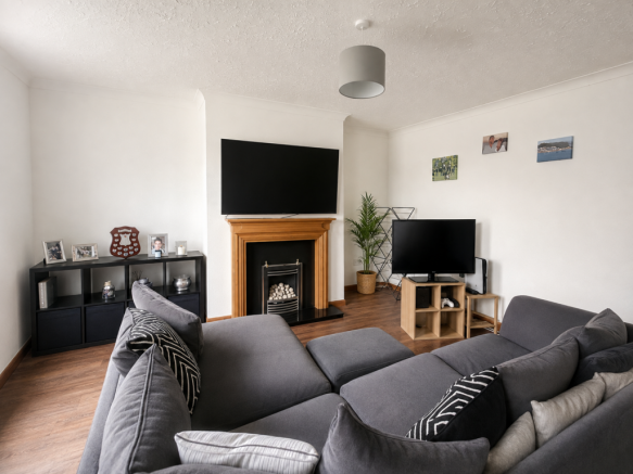 2 bed House to rent Image 5