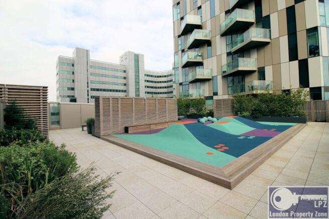 4x flats at Pinnacle Apartments, Saffron Central Square, Croydon CR0 photo 4