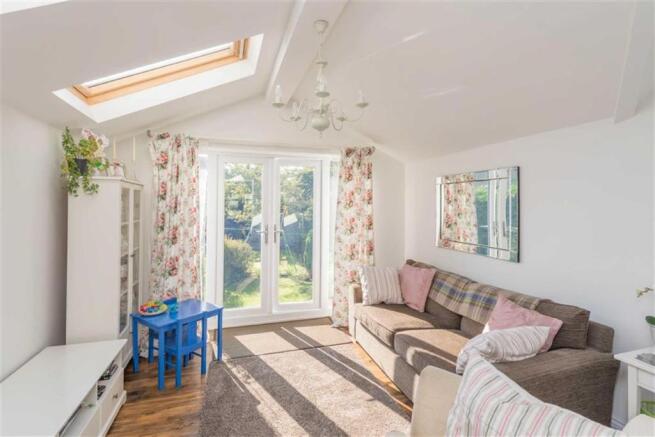 FAMILY ROOM/GARDEN R
