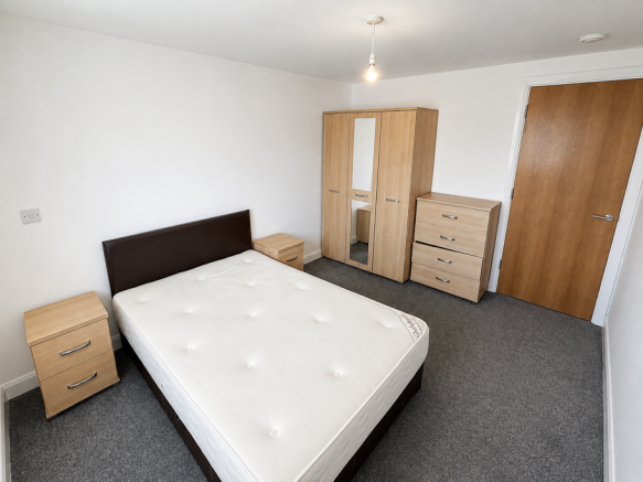 2 bed Flat to rent Image 3