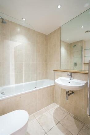 Apt U Redcliffe bathroom-1.jpg