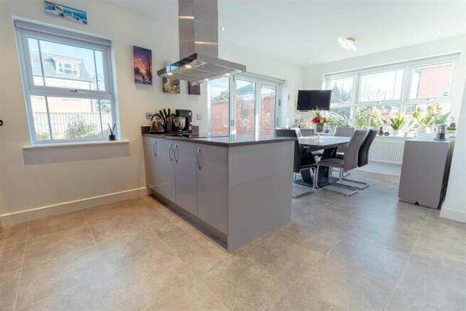 kitchen 4.jpg