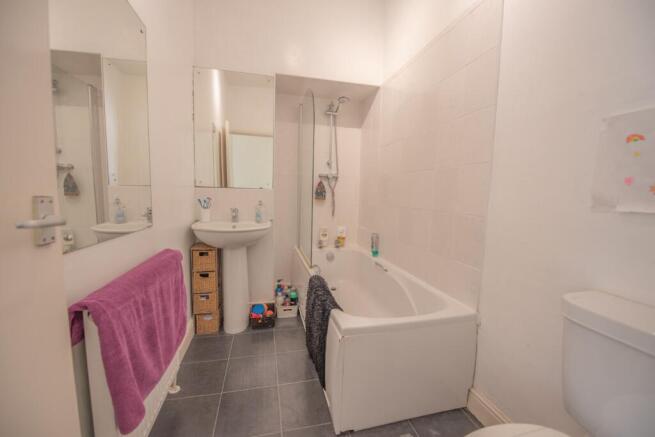 3 bed Terraced for sale Image 9