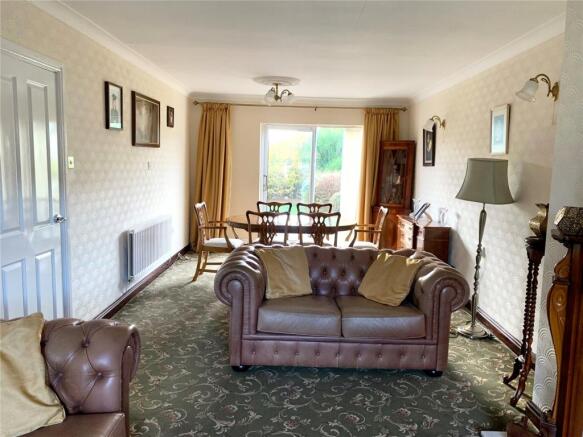 Lounge/Dining