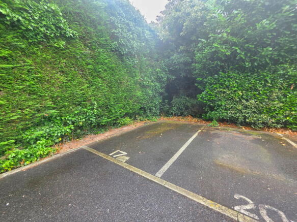 2 bed Ground Flat for sale Image 12
