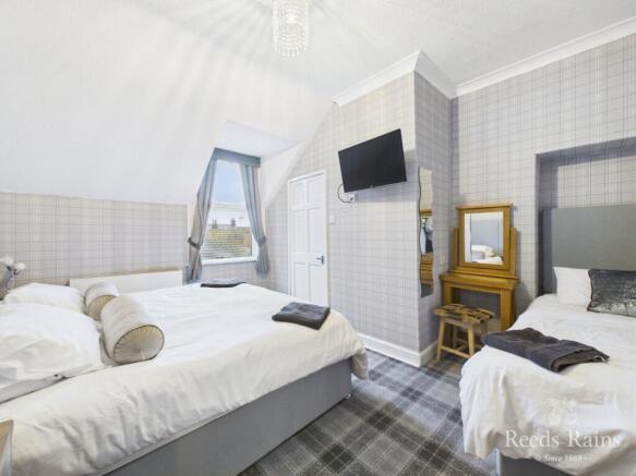 11 bed Semi-Detached for sale Image 10