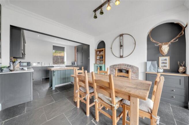 5 bed House for sale Image 6