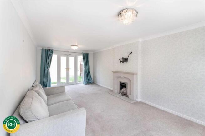 5 bed Detached for sale Image 8