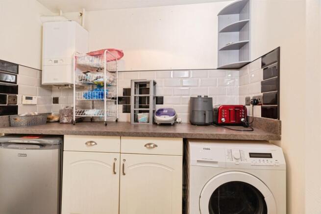 4 bed Detached for sale Image 8