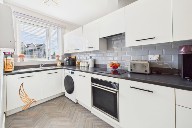 3 bed Semi-Detached for sale Image 4