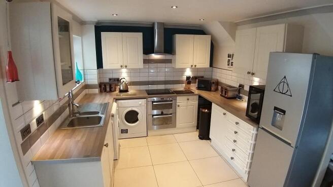 6 Cae'r Efail - Bwlchgwyn - Kitchen 1.jpg