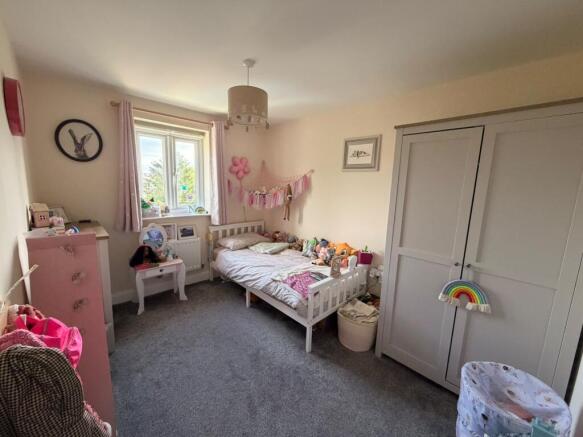 4 bed Semi-Detached to rent Image 9