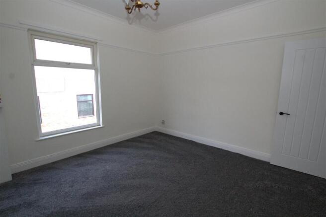 2 bed Terraced to rent Image 8