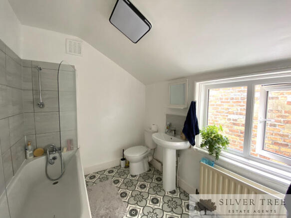 2 bed Terraced for sale Image 8