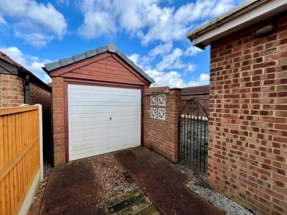 2 bed Bungalow for sale Image 8