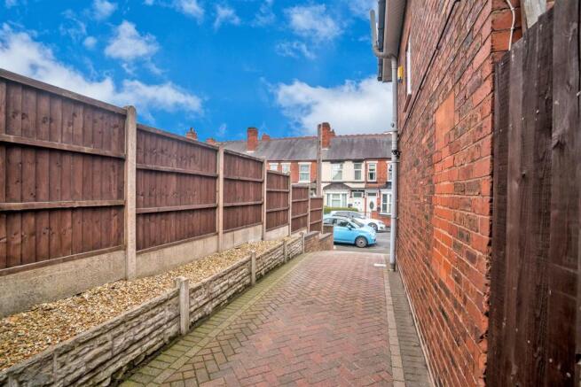 Parker Street, Bloxwich, Walsall WS3 2LE-18.jpg