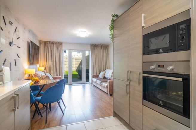 Lounge/Kitchen