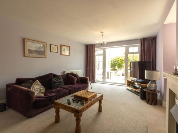 Walnut Grove, Hartley Wintney, RG27 photo 4