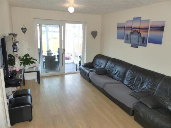 LIVING ROOM.JPG