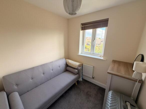 4 bed Semi-Detached to rent Image 12