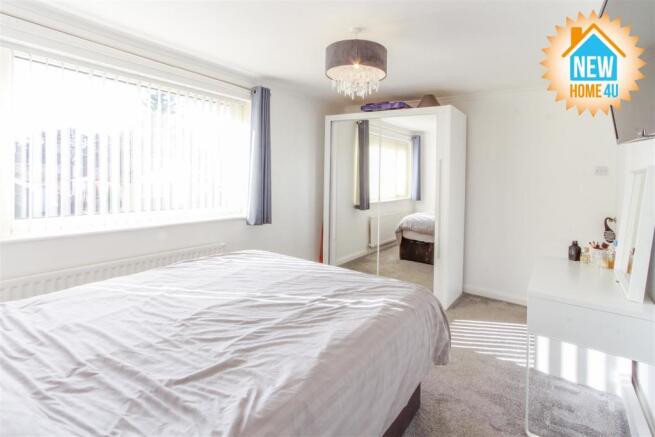 MAIN BEDROOM: