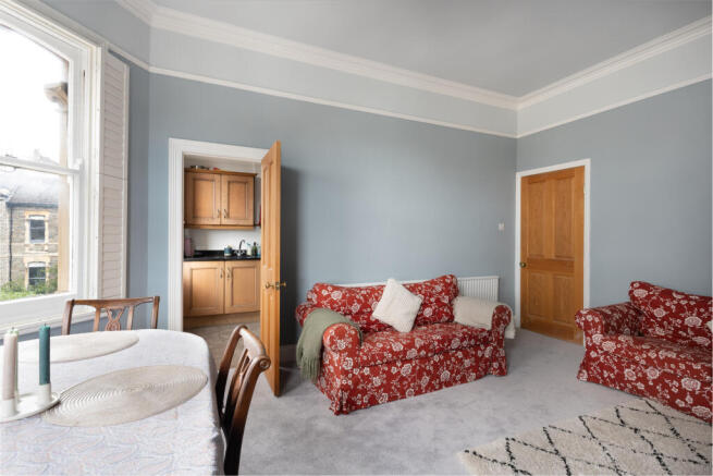 9 24 Montrose Avenue