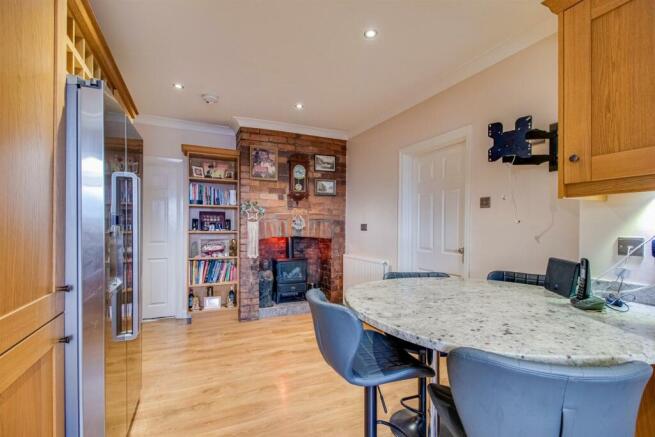KITCHEN/BREAKFAST ROOM