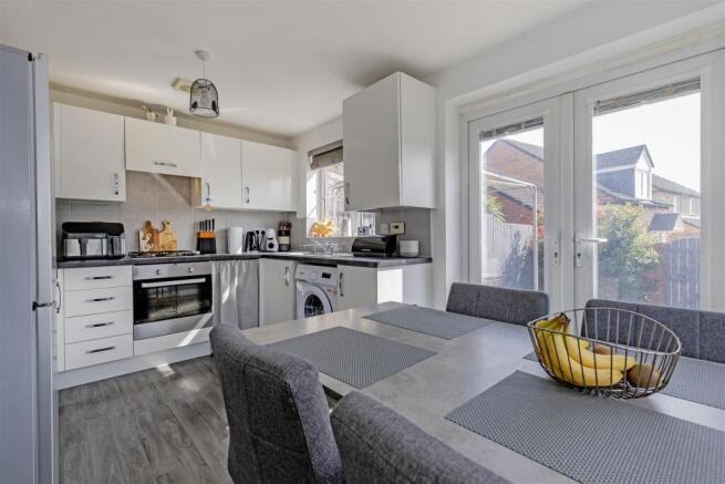 Kitchen/ Dining Room