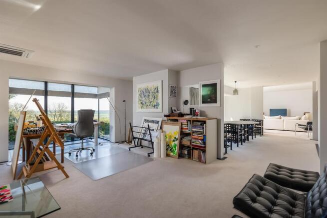 4 bed House for sale Image 6